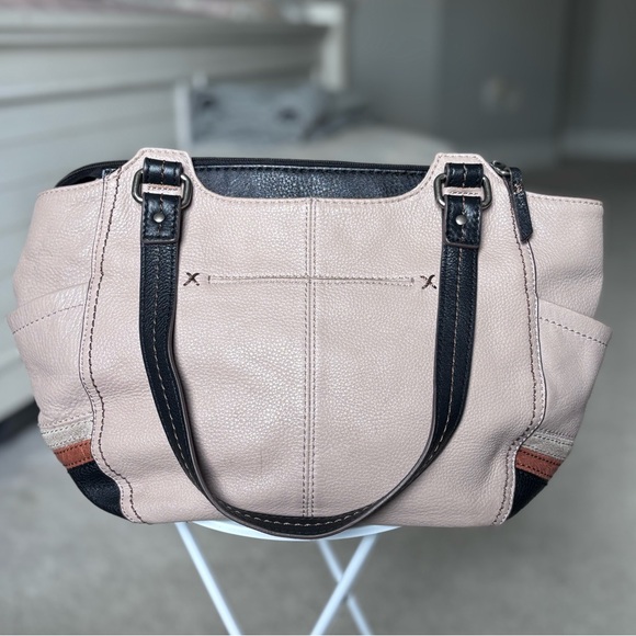 The Sak Kendra Pebbled Leather Hobo Shoulder Bag in Light Beige with Black Trim - Picture 2 of 13